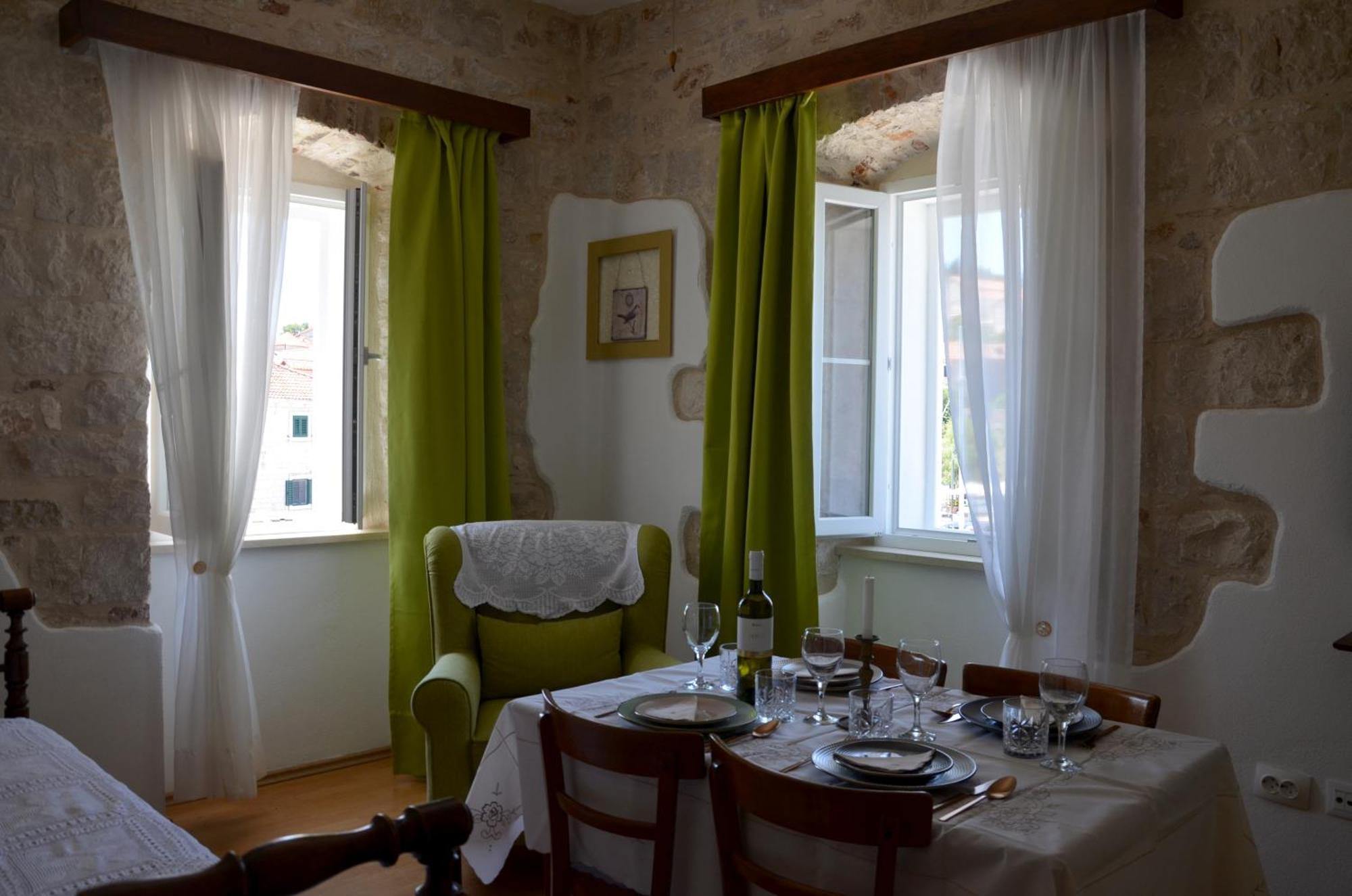 Castel Nonna Franka Apartment Sutivan Exterior foto